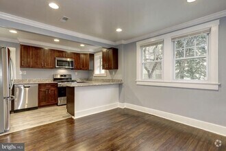 Building Photo - 811 Thayer Ave