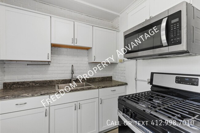 Foto del edificio - 122 Munsey Ave