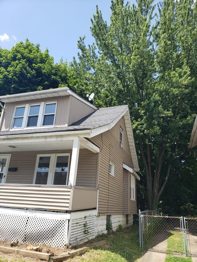 Building Photo - 961 McKinley Ave