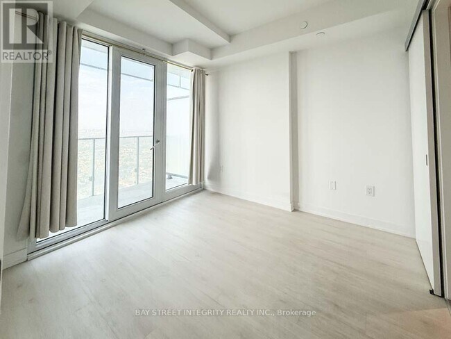 Photo du bâtiment - 3900 Confederation Pkwy