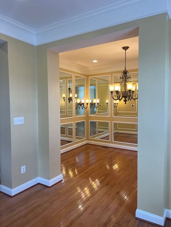 Building Photo - 8801 Mirror Lake Way