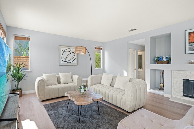 Building Photo - 10919 Mirador Dr