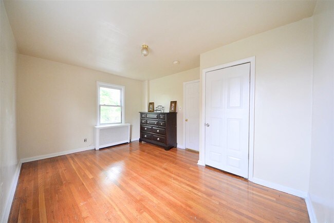 Foto del edificio - 8 Broadway