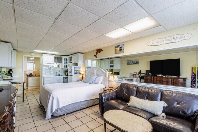 Foto del edificio - 14401 Front Beach Rd