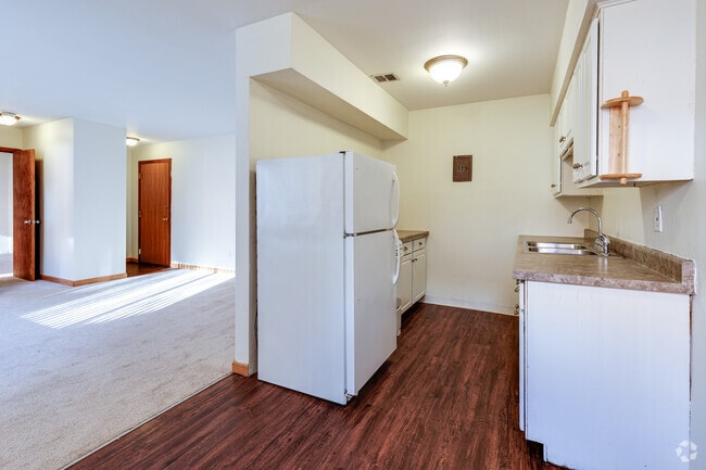 Interior Photo - 2009 Bryant