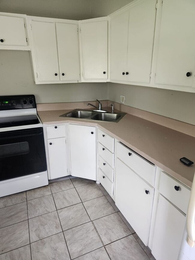 Building Photo - 3 Bedroom Home For Rent In Mentor-On-The-Lake