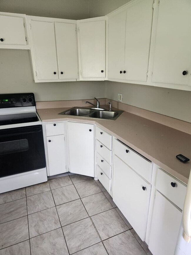 Foto del edificio - 3 Bedroom Home For Rent In Mentor-On-The-Lake
