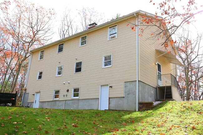 Building Photo - 21 Amoskeag Dr