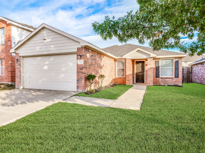 Foto principal - Roanoke, TX - House - $1,995.00 Available ...