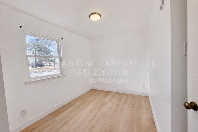 Building Photo - 203 Briscoe Ave