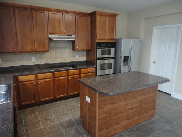 Building Photo - 238 Larktree Ln