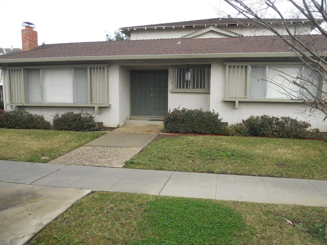 Foto principal - 1571 Brookvale Dr