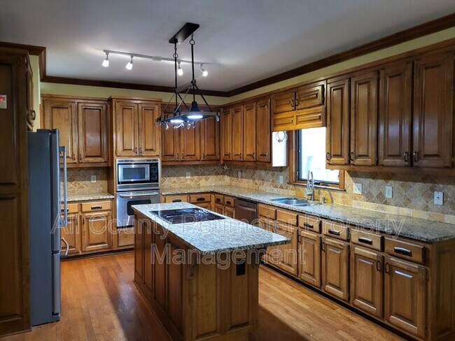 Building Photo - 2438 Kings Arms Dr