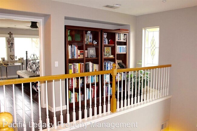 Foto del edificio - 5 br, 4 bath House - 10042 Challenger Circle