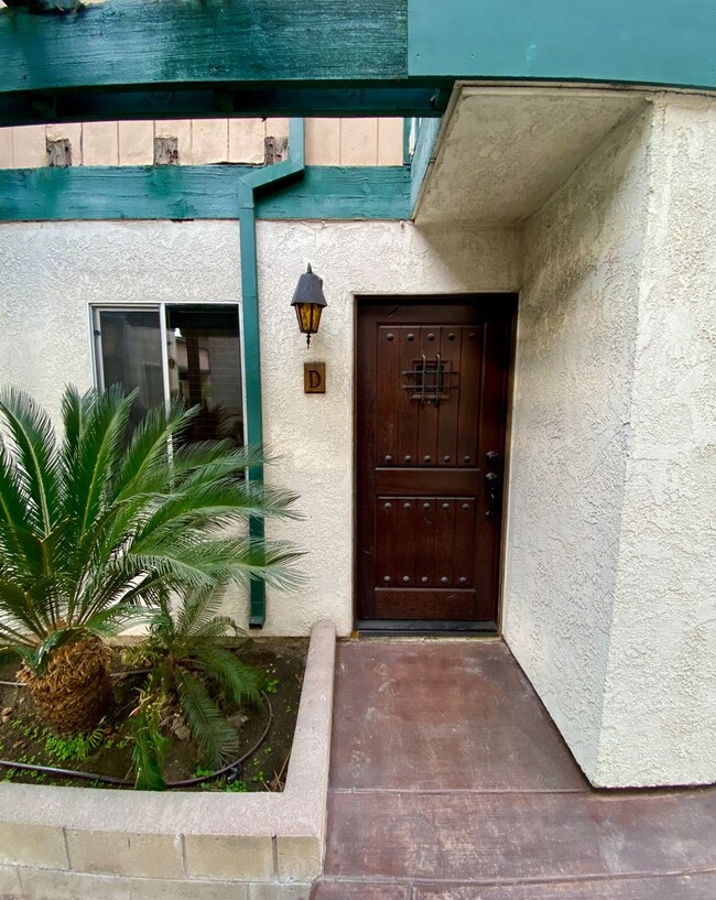 Foto del edificio - Tuscan Style 2 Bed, 2 Bath Condo in Covina!