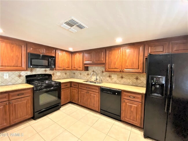 Building Photo - 7429 E Almeria Rd