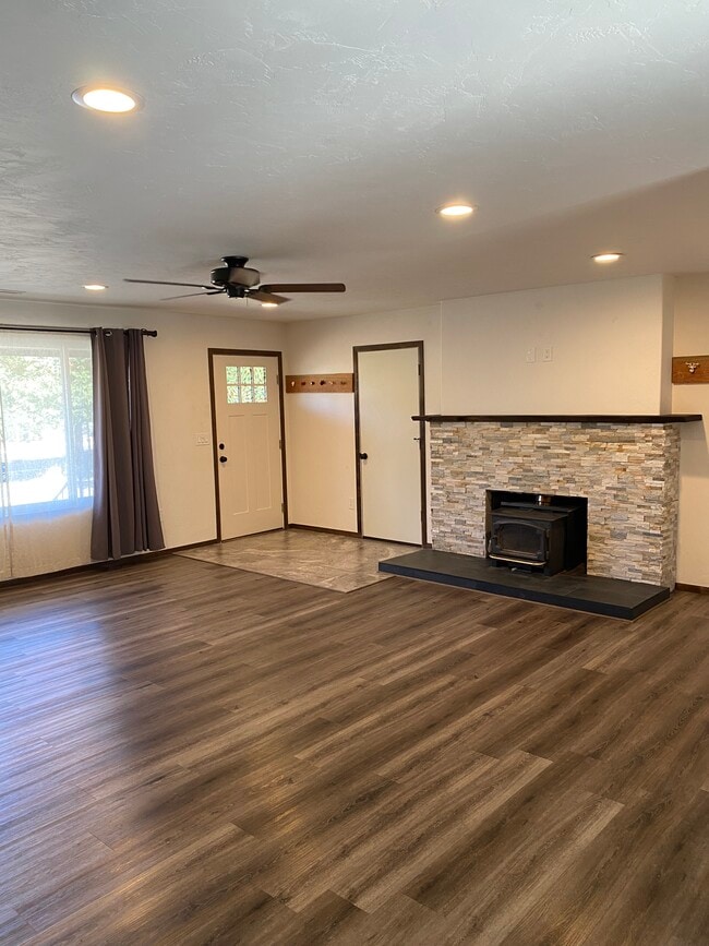Living Room - 525 NE Revere Ave