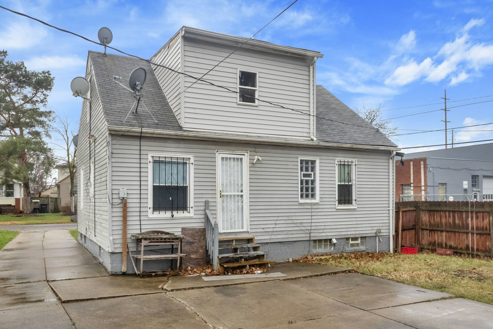 1631 Avalon Rd Cleveland, OH 44112 – photo 2