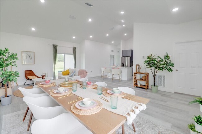 Foto del edificio - 511 Marion Oaks Ln