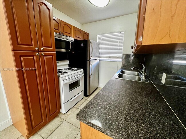 Building Photo - 2072 NE 169th St