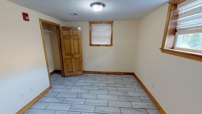 Building Photo - 38 W Elm Ter