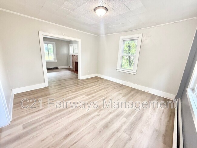 Building Photo - 1141 Toman Ave