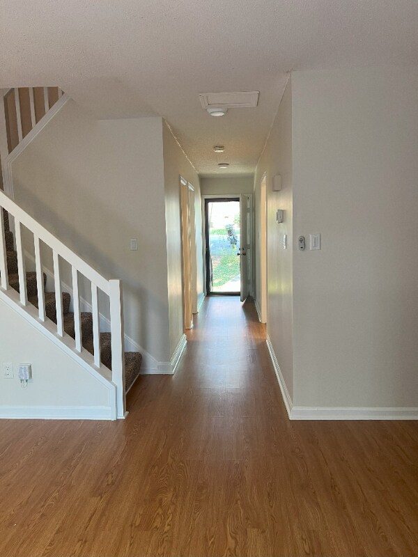 Foto del edificio - 4018 The Oaks Dr