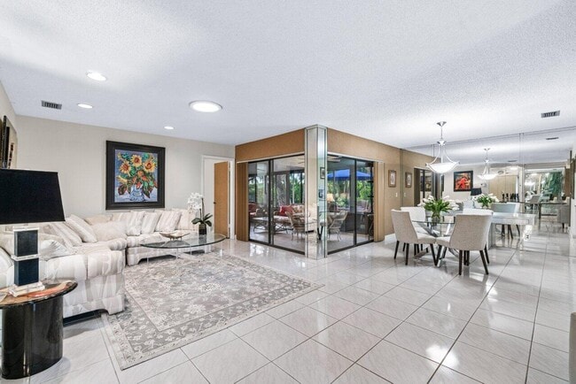 Foto del edificio - 5944 Forest Grove Dr