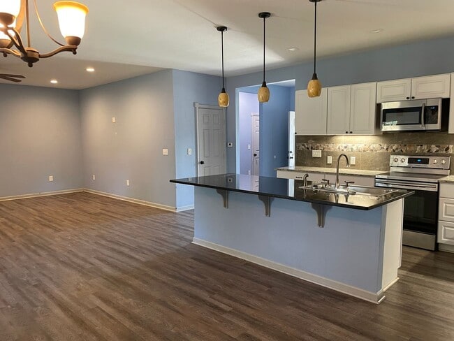 Foto del edificio - 3 bedroom plus a bonus room 2 bath PTISD