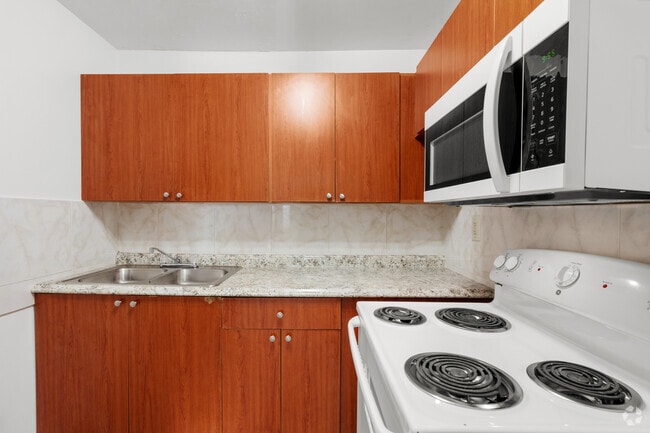 3BR, 2BA - 963SF - Kitchen - Oasis Villas