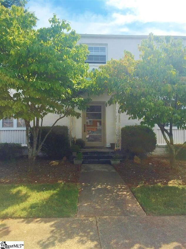 Primary Photo - 100 Lewis Dr
