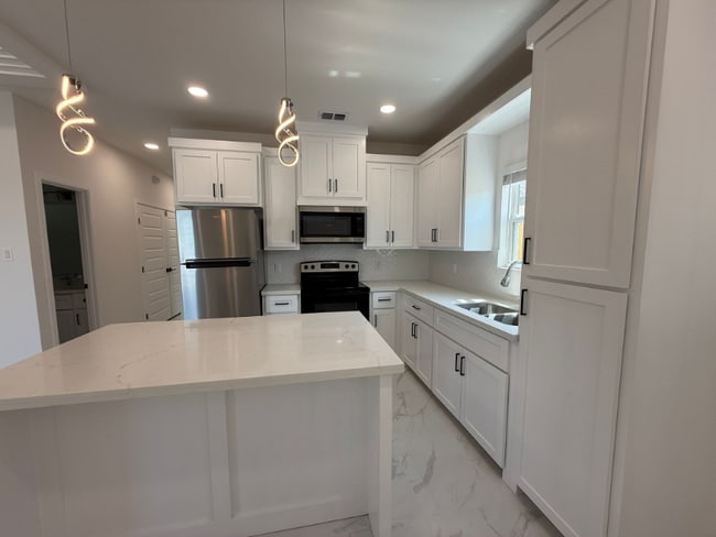 Building Photo - 1706 Violet Dr