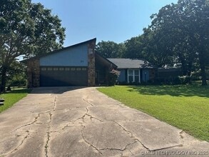 Building Photo - 21 Stagecoach Dr