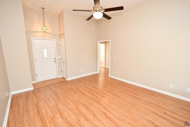 Building Photo - 107 Dorothy Ct