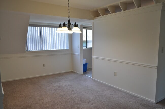 Building Photo - 51 Great Meadow Ln