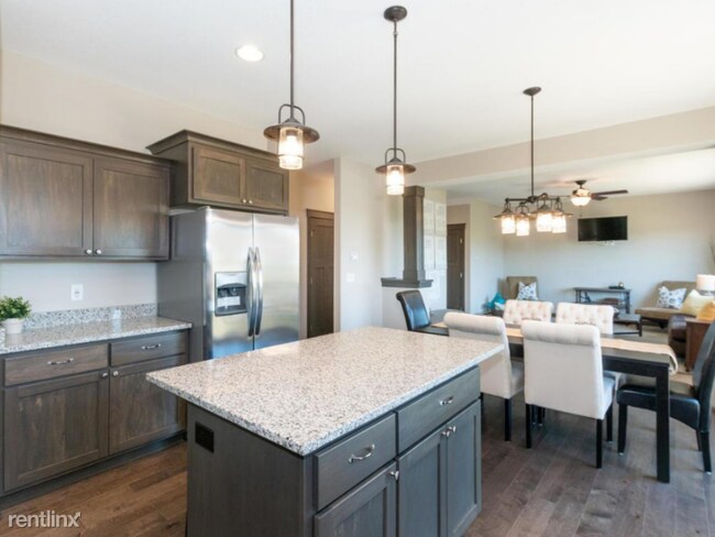 Building Photo - 4 br, 3 bath House - 1360 Maple Ridge Ct