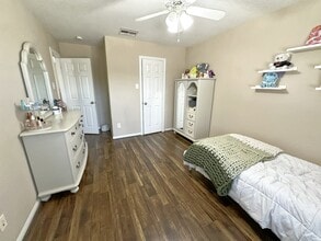 Building Photo - 26830 Henson Falls Dr