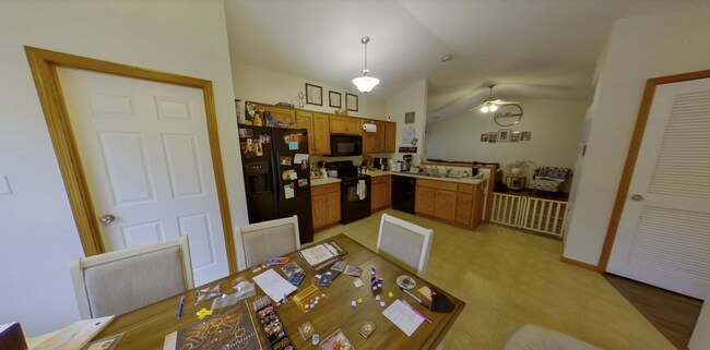Building Photo - 3D Tour Available - Spacious Living! Fence...