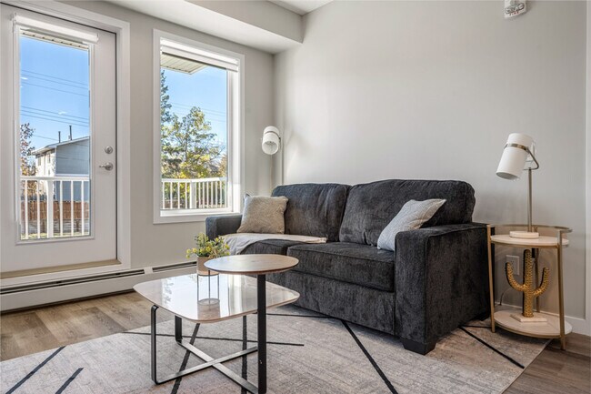 Photo du bâtiment - 1605-1617 17 St SE