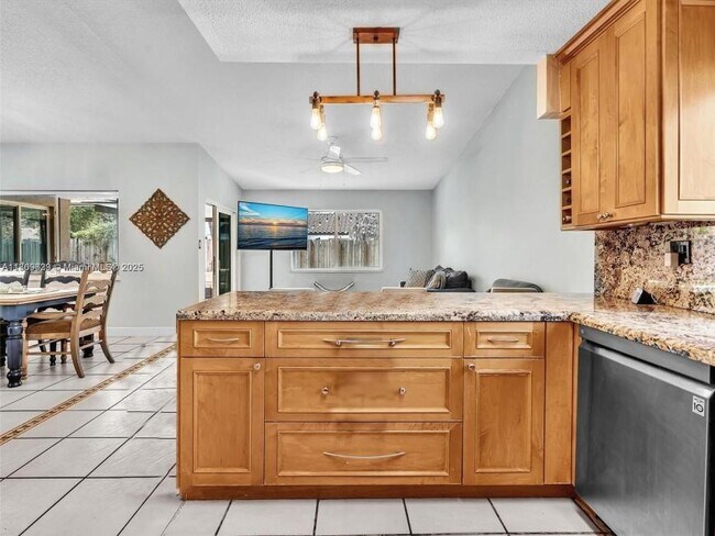 Building Photo - 3 bedroom in Cooper City FL 33330