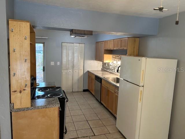 Foto del edificio - 6124 SW 11th Pl