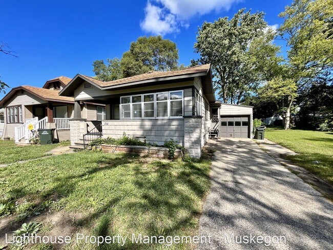 Building Photo - 2 br, 1 bath House - 870 E Isabella Ave