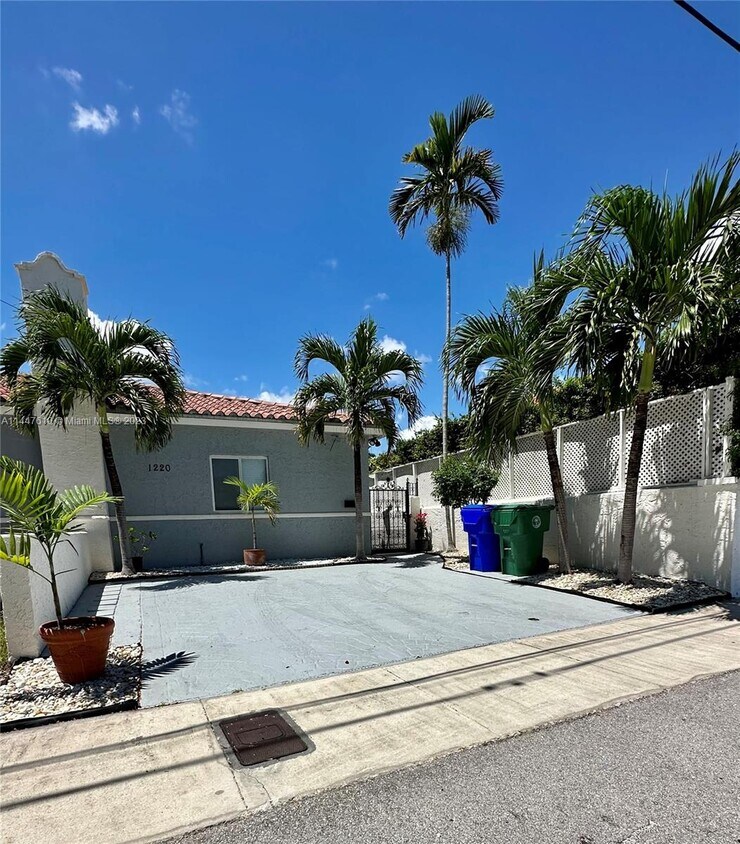 Primary Photo - 1220 SW 11th Ave