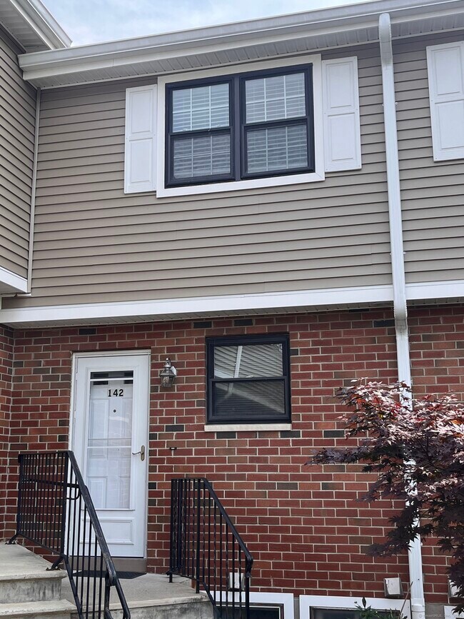 Foto del edificio - 142 Hampton Ct
