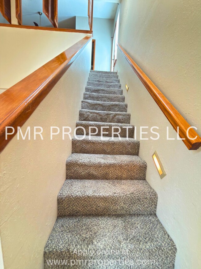 Building Photo - 2 Bedrooms / 2 Bathrooms Apartment