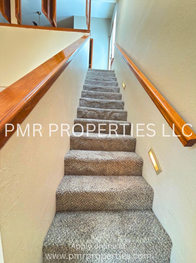 Building Photo - 2 Bedrooms/2 Bathrooms Apartment
