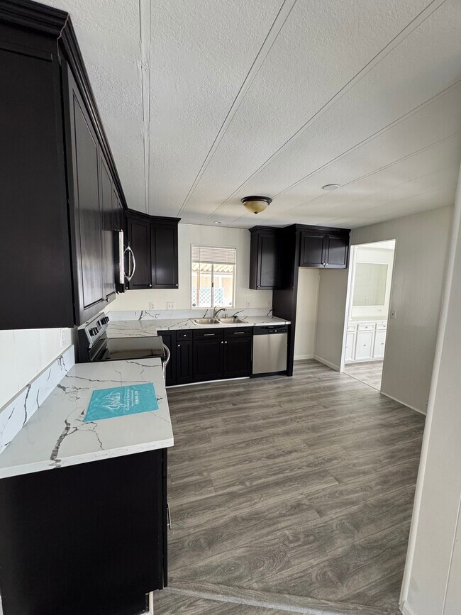 Foto del edificio - 24303 Woolsey Canyon Rd