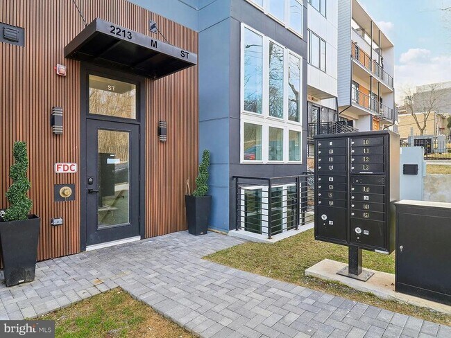 Building Photo - 2213 M St NE