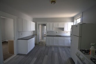 Building Photo - 31 White St