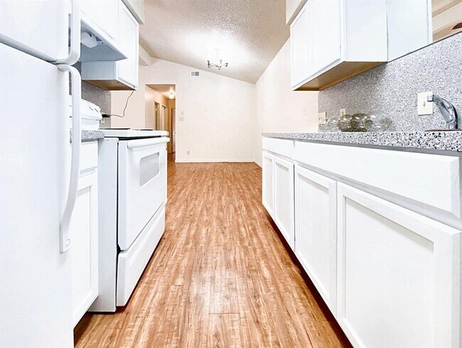 Foto del edificio - 109 Hughson Ct